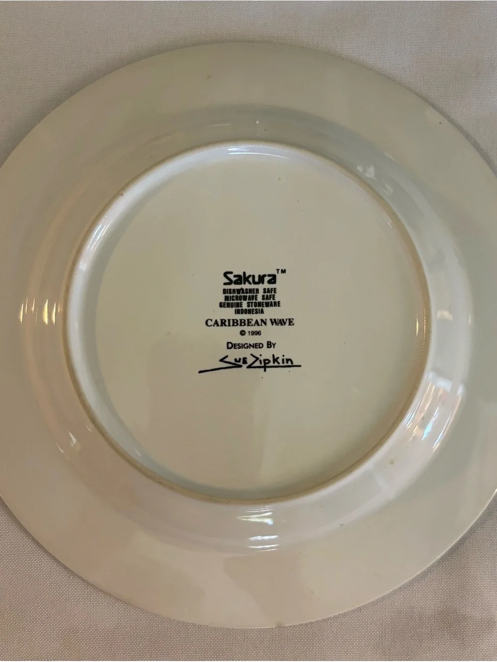 Sakura 3 Caribbean Wave Designed By Sue Zipkin 8” Salad Or Dessert Plates.